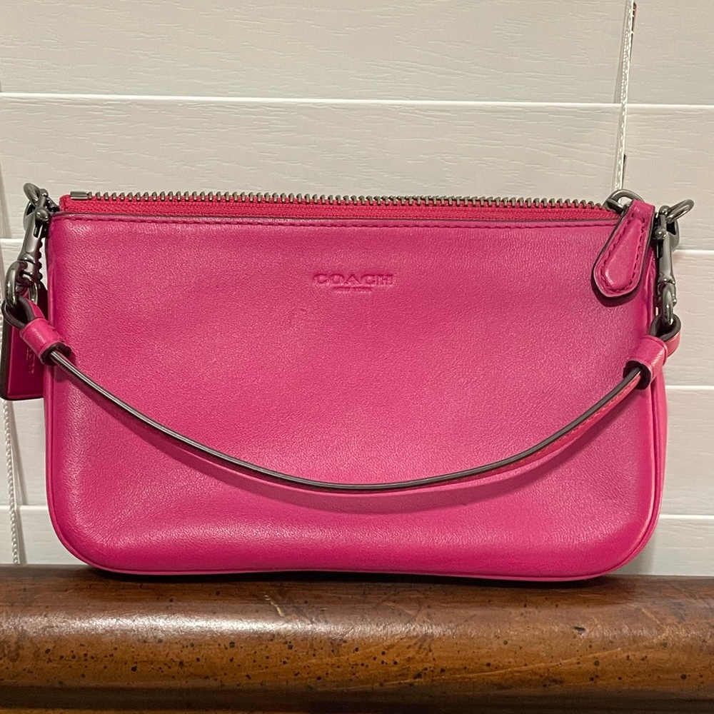 Coach Nolita 19